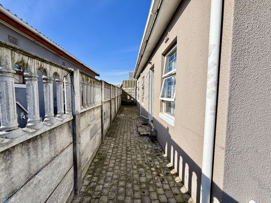 3 Bedroom Property for Sale in Rondevlei Park Western Cape